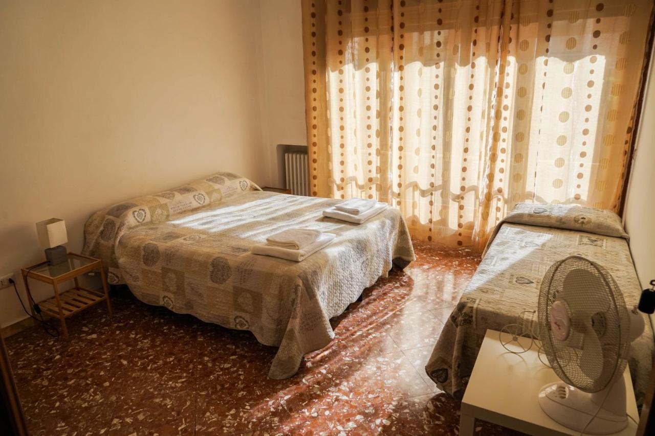 Camera Matrimoniale/Doppia con Letti Singoli con Bagno in Comune